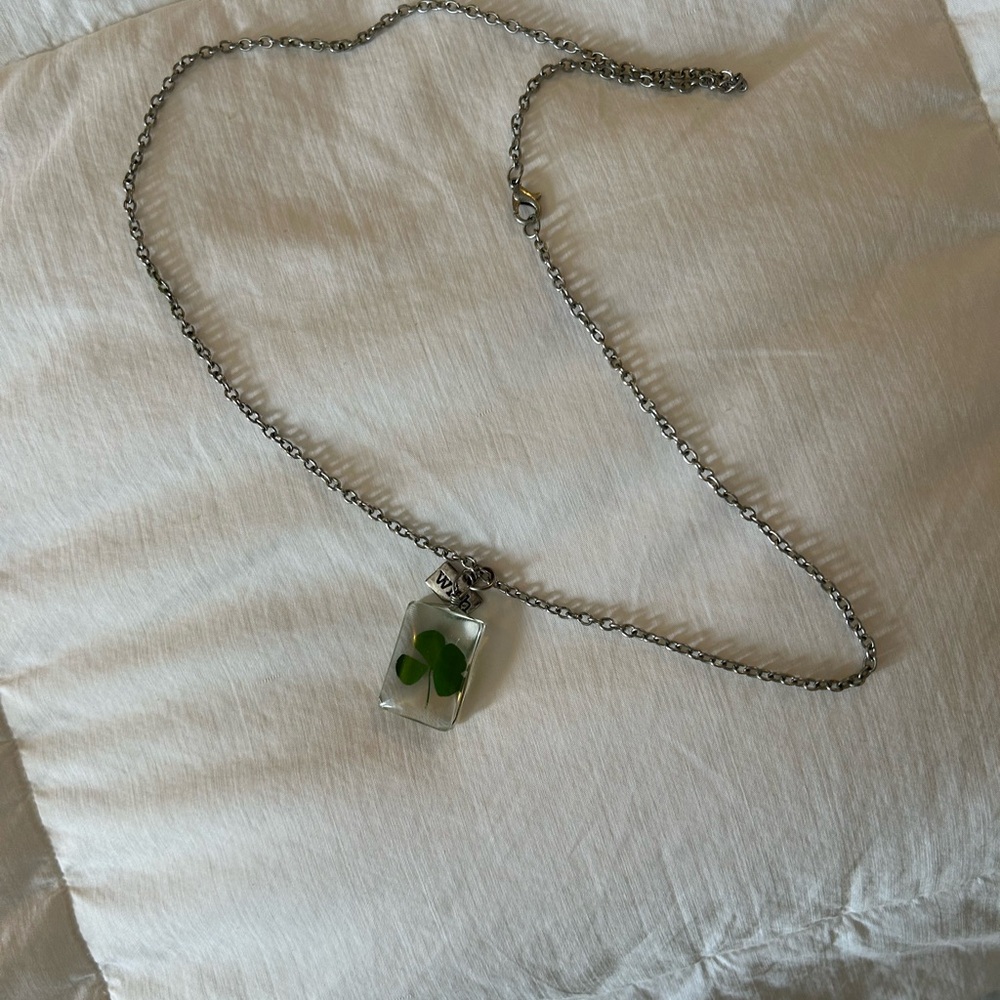 Real Artisan Handcrafte Four Leaf Clover Resin Pendant Necklace